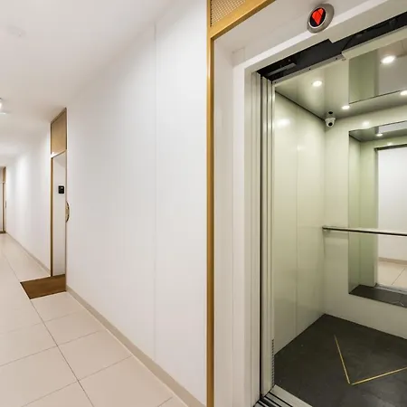 Yellow Soho Factory * Varsovie